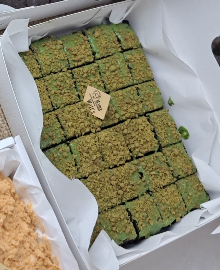 Fudgy Brownie Topping Greentea Medium