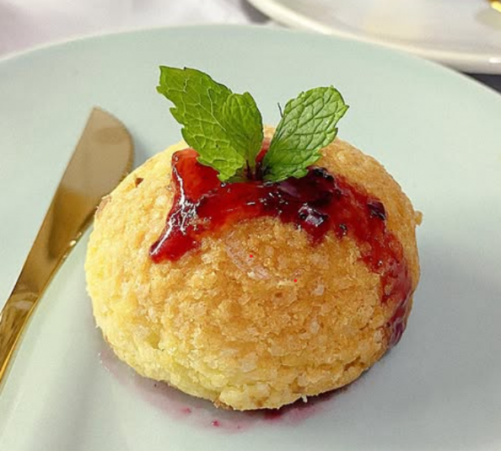 Choux Au Craquelin Fruit Strawberry